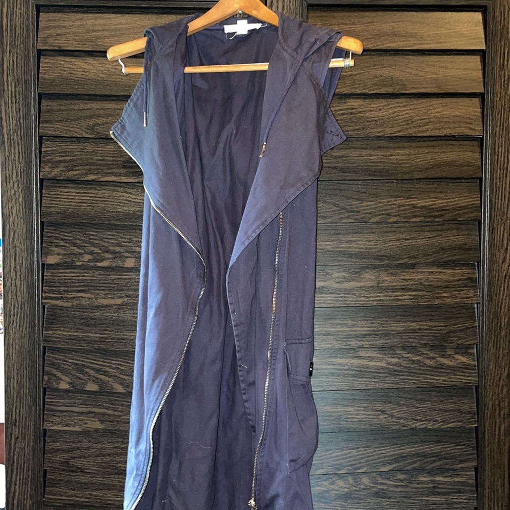 Sleeveless cardigan